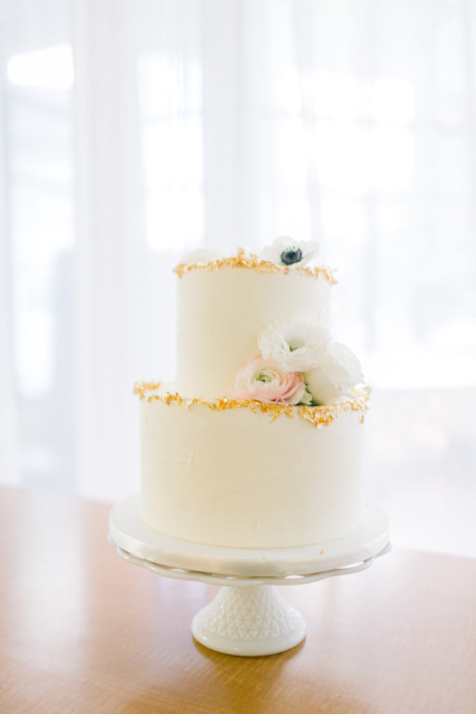Toronto wedding photo of simple wedding cake with gold foil